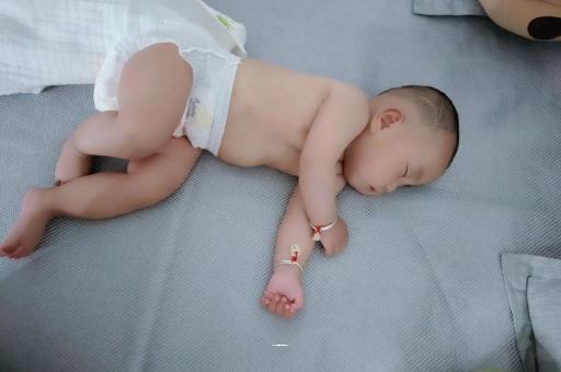 沙洋3个月宝宝怎么抱